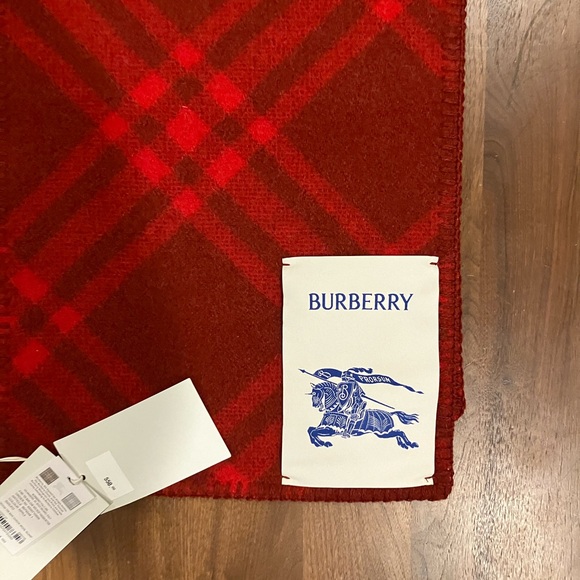 NWT- Burberry Equestrian Check Wool Scarf for Date Night - Picture 4 of 10